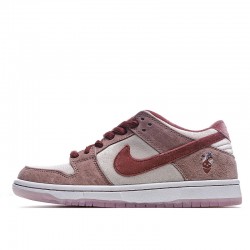 StrangeLove x Dunk Low SB 'Valentine's Day'
  CT2552 800