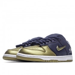 Supreme x Dunk SB Low QS 'Metallic Gold'
  CK3480 700