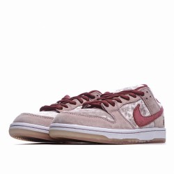 StrangeLove x Dunk Low SB 'Valentine's Day'
  CT2552 800