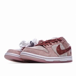 StrangeLove x Dunk Low SB 'Valentine's Day'
  CT2552 800